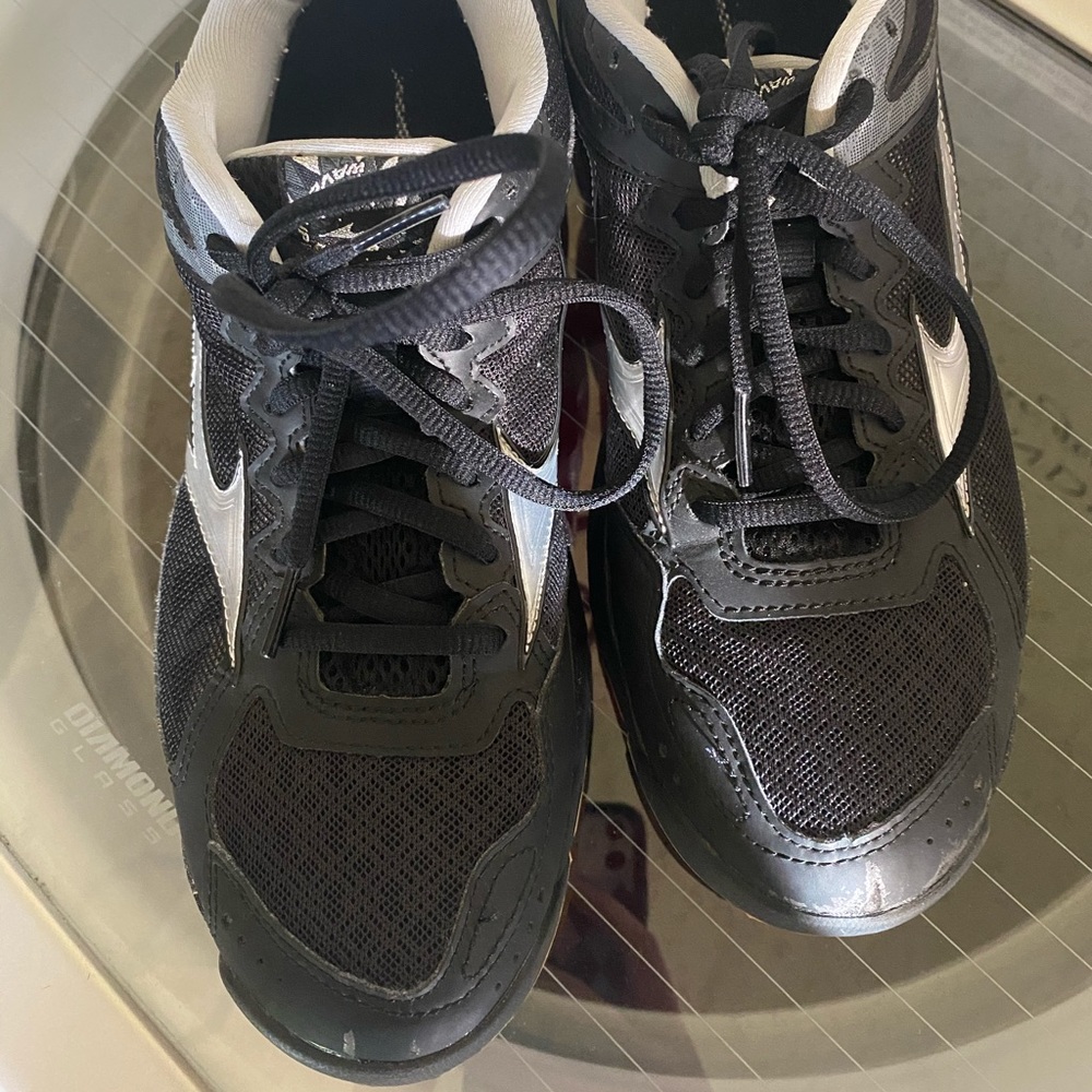 Mizuno volleyball shoes